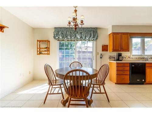 47 Winter Way, Brantford, ON - Indoor Photo Showing Dining Room