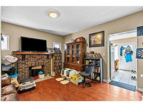 130 Dorothy Street, Welland, ON - Indoor With Fireplace