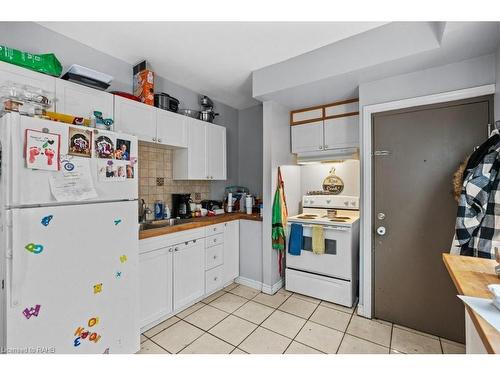 130 Dorothy Street, Welland, ON - Indoor Photo Showing Kitchen