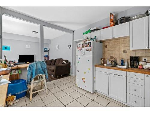 130 Dorothy Street, Welland, ON - Indoor Photo Showing Kitchen With Double Sink