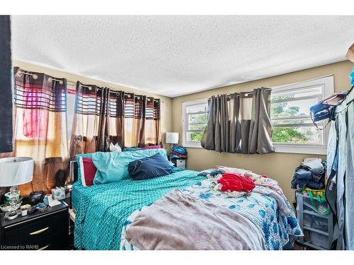 130 Dorothy Street, Welland, ON - Indoor Photo Showing Bedroom