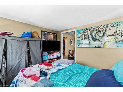 130 Dorothy Street, Welland, ON - Indoor Photo Showing Bedroom