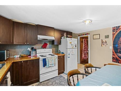 130 Dorothy Street, Welland, ON - Indoor Photo Showing Kitchen With Double Sink