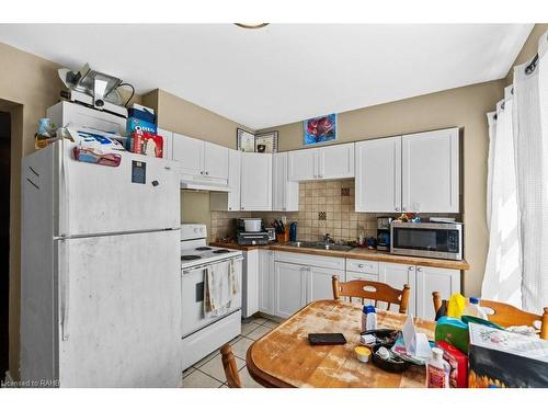 130 Dorothy Street, Welland, ON - Indoor Photo Showing Kitchen With Double Sink