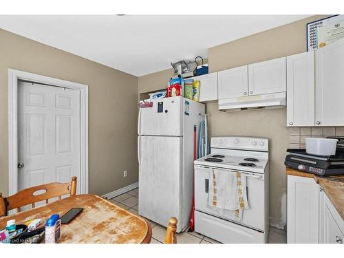 130 Dorothy Street, Welland, ON - Indoor Photo Showing Kitchen