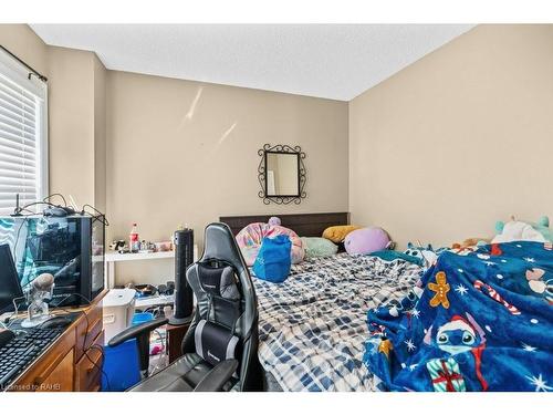 130 Dorothy Street, Welland, ON - Indoor Photo Showing Bedroom