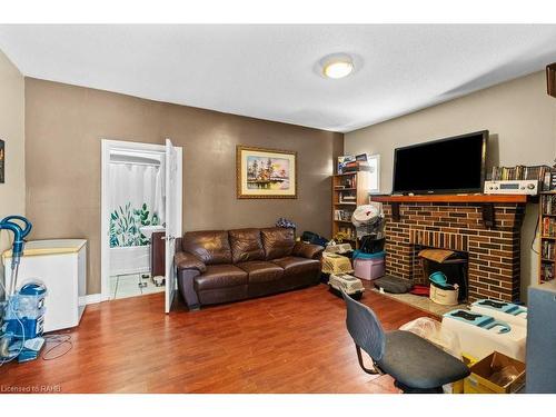 130 Dorothy Street, Welland, ON - Indoor Photo Showing Living Room With Fireplace