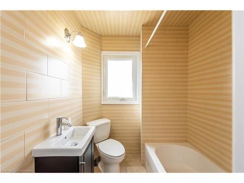 49 Cameron Avenue N, Hamilton, ON - Indoor Photo Showing Bathroom