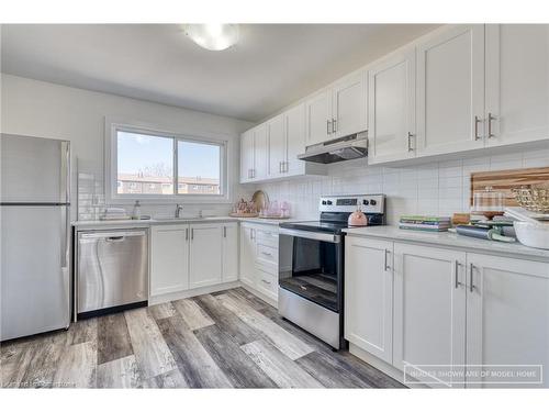 1-20 Anna Capri Drive, Hamilton, ON - Indoor Photo Showing Kitchen With Stainless Steel Kitchen