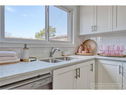 24-20 Anna Capri Drive, Hamilton, ON - Indoor Photo Showing Kitchen With Double Sink