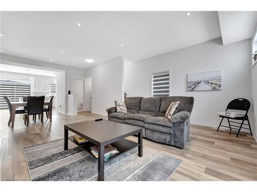 59-61 Soho Street, Hamilton, ON - Indoor Photo Showing Living Room