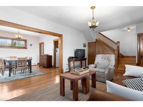 13171 Lakeshore Road, Wainfleet, ON - Indoor Photo Showing Living Room