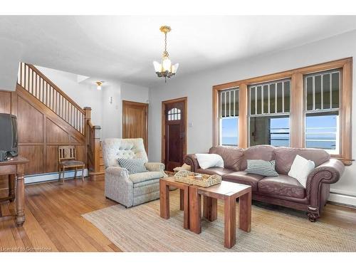 13171 Lakeshore Road, Wainfleet, ON - Indoor Photo Showing Living Room