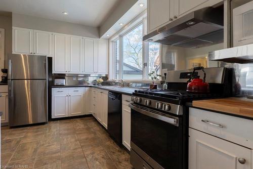 120 Aberdeen Avenue, Hamilton, ON - Indoor Photo Showing Kitchen