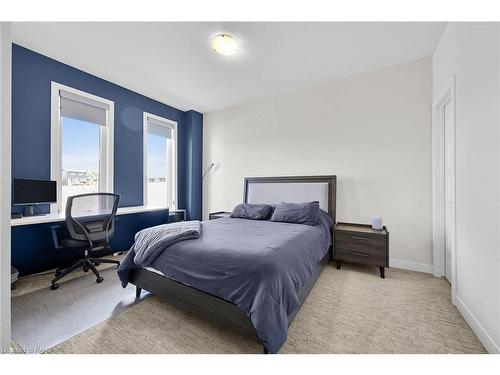 904 West Village Square, London, ON - Indoor Photo Showing Bedroom