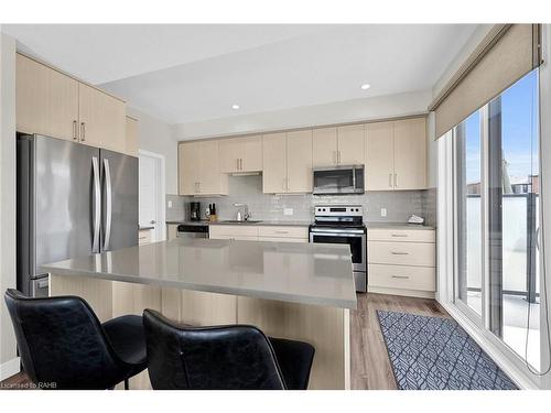 904 West Village Square, London, ON - Indoor Photo Showing Kitchen With Stainless Steel Kitchen With Upgraded Kitchen