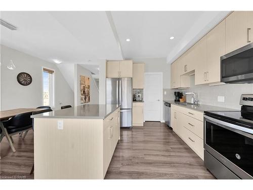 904 West Village Square, London, ON - Indoor Photo Showing Kitchen With Stainless Steel Kitchen