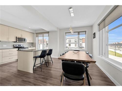 904 West Village Square, London, ON - Indoor Photo Showing Other Room