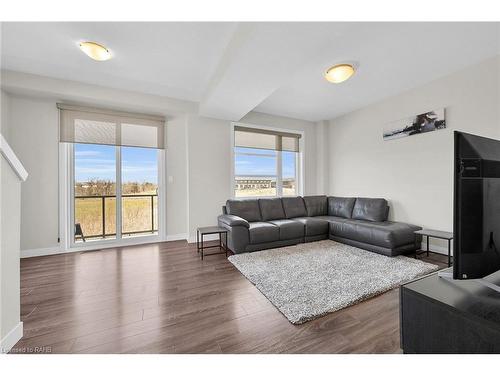 904 West Village Square, London, ON - Indoor Photo Showing Living Room