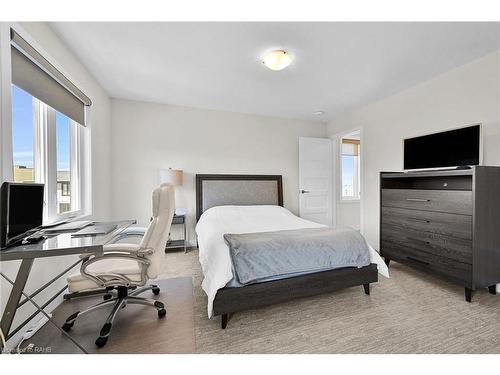 904 West Village Square, London, ON - Indoor Photo Showing Bedroom