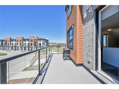 904 West Village Square, London, ON - Outdoor With Balcony