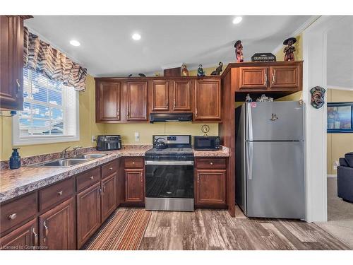 14 Copper Beach Drive, Nanticoke, ON - Indoor Photo Showing Kitchen With Double Sink