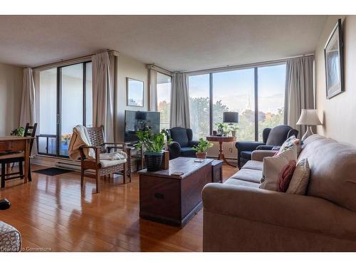 506-75 Queen Street N, Hamilton, ON - Indoor Photo Showing Living Room