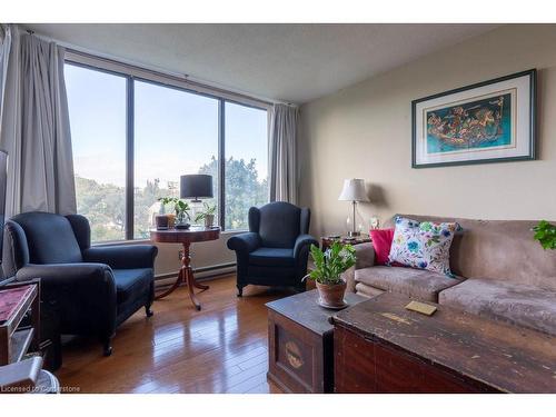 506-75 Queen Street N, Hamilton, ON - Indoor Photo Showing Living Room