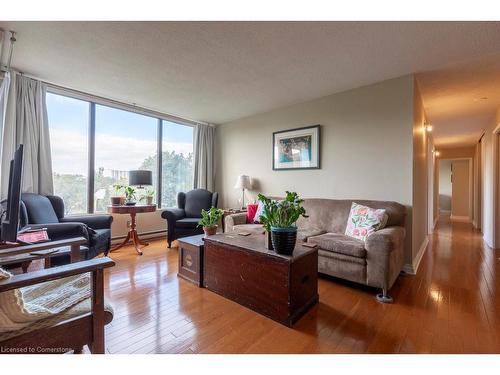 506-75 Queen Street N, Hamilton, ON - Indoor Photo Showing Living Room