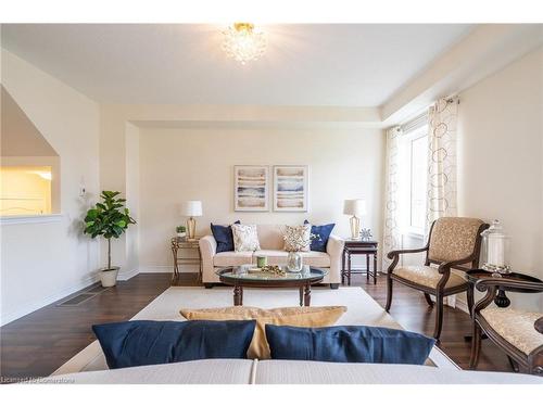 318 Concession 3 Road, Niagara-On-The-Lake, ON - Indoor Photo Showing Living Room