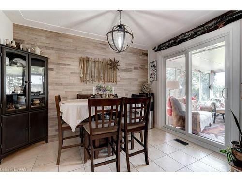 6399 Dickenson Road E, Hamilton, ON - Indoor Photo Showing Dining Room