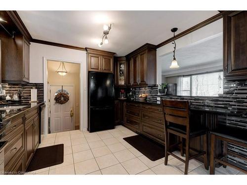 6399 Dickenson Road E, Hamilton, ON - Indoor Photo Showing Kitchen