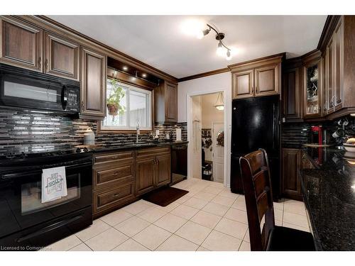 6399 Dickenson Road E, Hamilton, ON - Indoor Photo Showing Kitchen