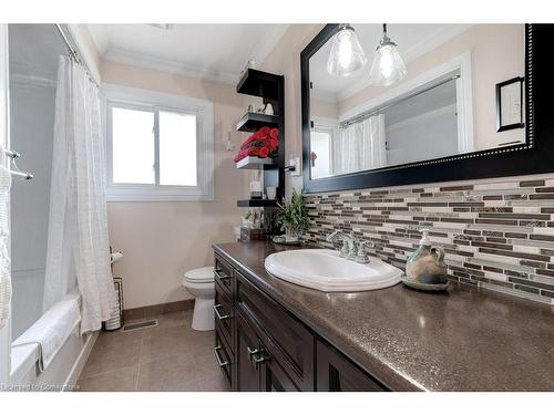 6399 Dickenson Road E, Hamilton, ON - Indoor Photo Showing Bathroom