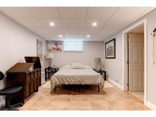 6399 Dickenson Road E, Hamilton, ON - Indoor Photo Showing Bedroom