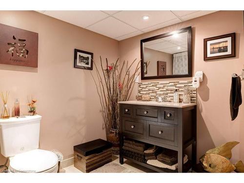 6399 Dickenson Road E, Hamilton, ON - Indoor Photo Showing Bathroom