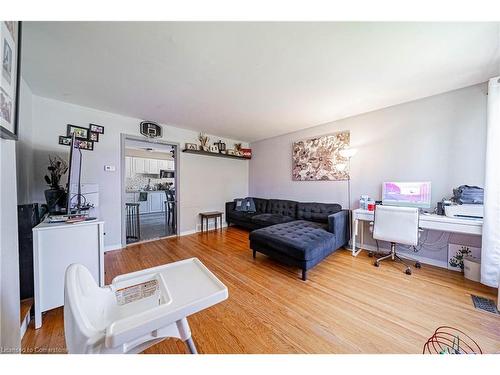 648-654 Francis Road, Burlington, ON - Indoor Photo Showing Living Room