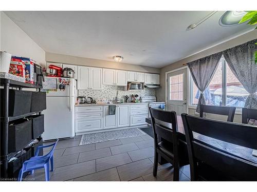 648-654 Francis Road, Burlington, ON - Indoor Photo Showing Kitchen