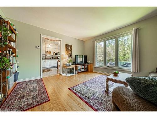 648-654 Francis Road, Burlington, ON - Indoor Photo Showing Living Room