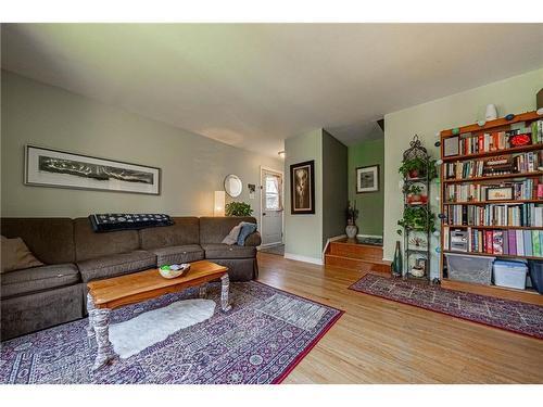 648-654 Francis Road, Burlington, ON - Indoor Photo Showing Living Room