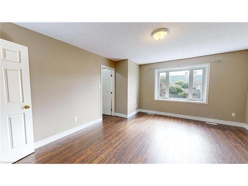 74 Magnolia Crescent, Grimsby, ON - Indoor Photo Showing Other Room