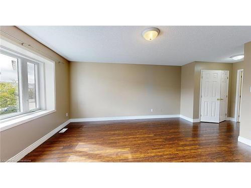 74 Magnolia Crescent, Grimsby, ON - Indoor Photo Showing Other Room