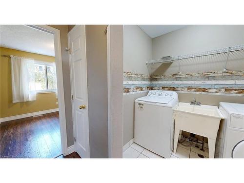 74 Magnolia Crescent, Grimsby, ON - Indoor Photo Showing Laundry Room