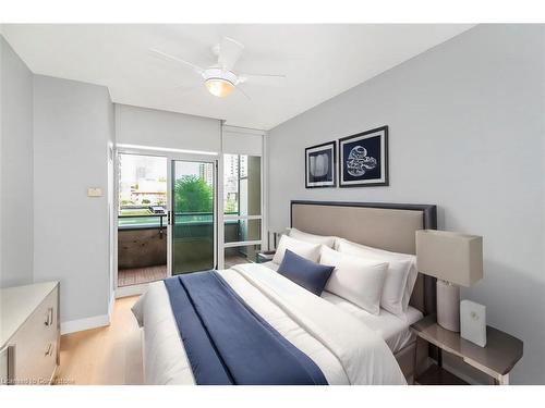 304-88 Broadway Avenue, Toronto, ON - Indoor Photo Showing Bedroom