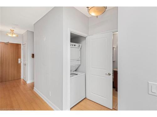 304-88 Broadway Avenue, Toronto, ON - Indoor Photo Showing Laundry Room