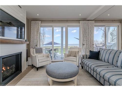 795 Beach Boulevard, Hamilton, ON - Indoor Photo Showing Living Room With Fireplace