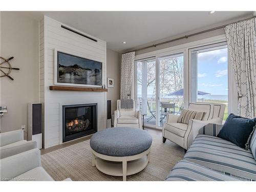 795 Beach Boulevard, Hamilton, ON - Indoor Photo Showing Living Room With Fireplace