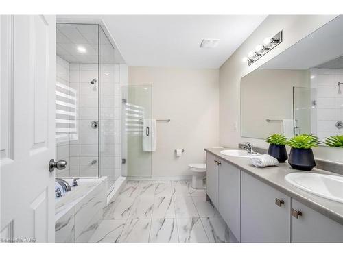 3916 Koenig Road, Burlington, ON - Indoor Photo Showing Bathroom