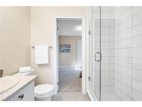 3916 Koenig Road, Burlington, ON - Indoor Photo Showing Bathroom