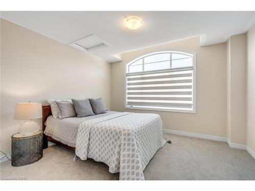 3916 Koenig Road, Burlington, ON - Indoor Photo Showing Bedroom